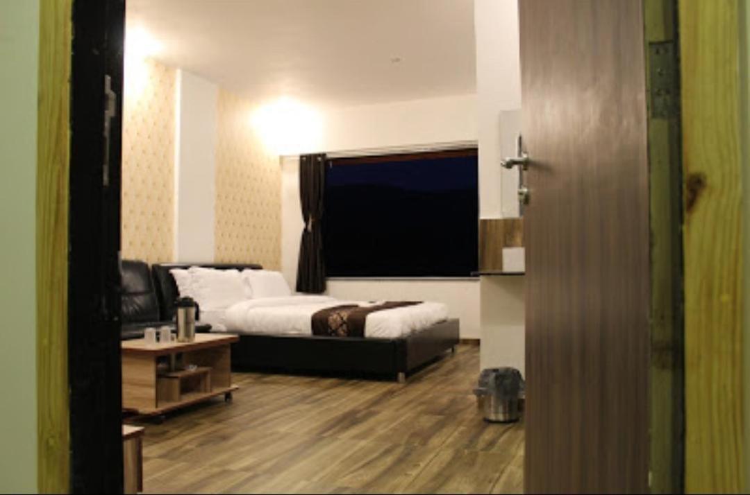 Hotel Strawberry Hills Saputara Exteriér fotografie