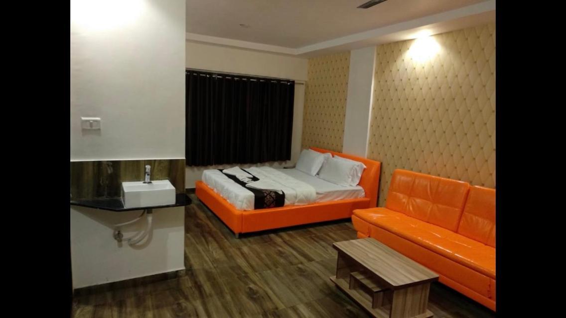 Hotel Strawberry Hills Saputara Exteriér fotografie